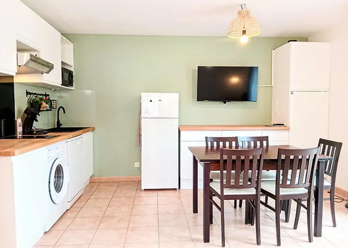 T3 Famille - Piscine, Aire De Jeux - *